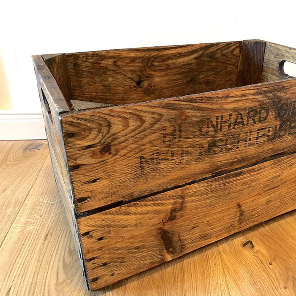 Alte Obstkiste aus Holz mit zwei Seitenbrettern – Flussbrett -Wohnaccessoires aus Obstkisten