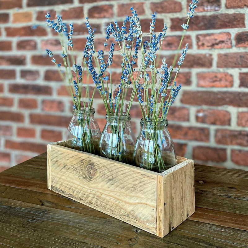 Blumenkästchen mit drei Vasen Flaschen aus Holz