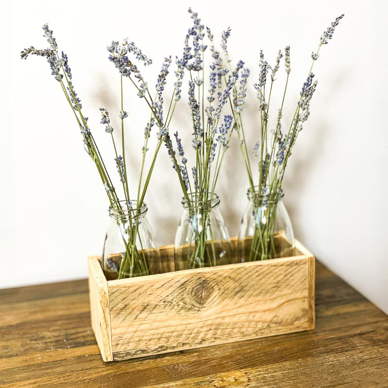 Blumenkästchen mit drei Vasen Flaschen aus Holz